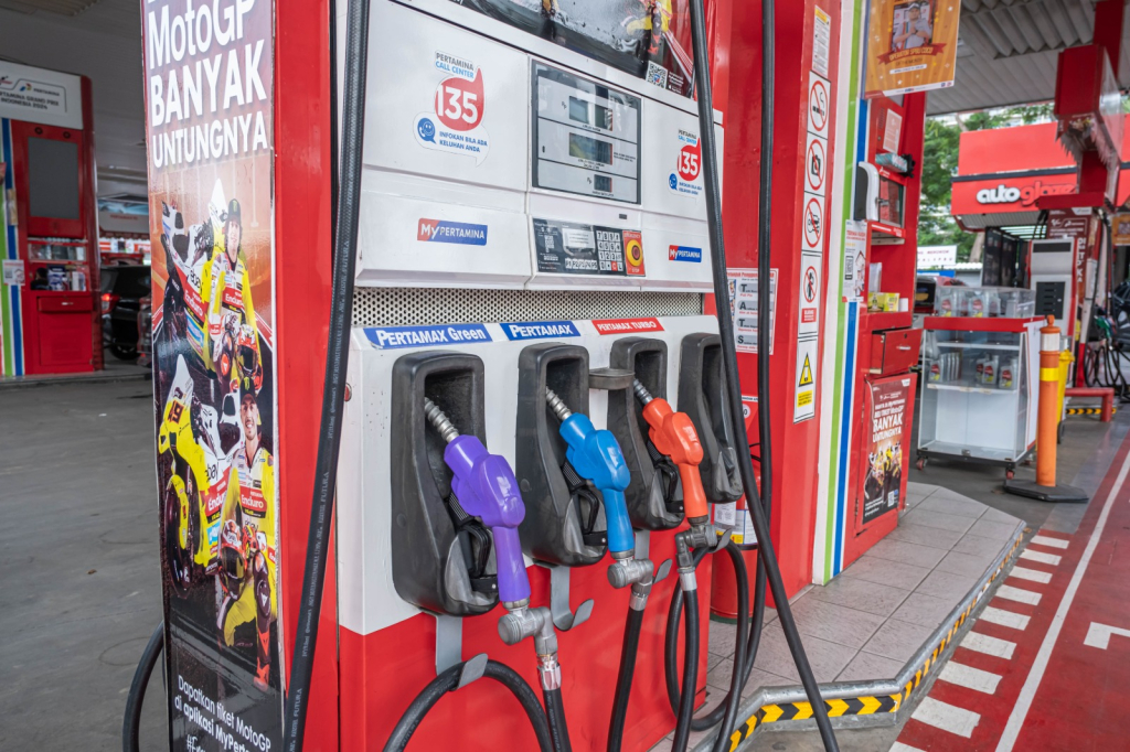 daftar-harga-bbm-1-februari-2026:-pertamax-turun-jadi-rp11.800-per-liter