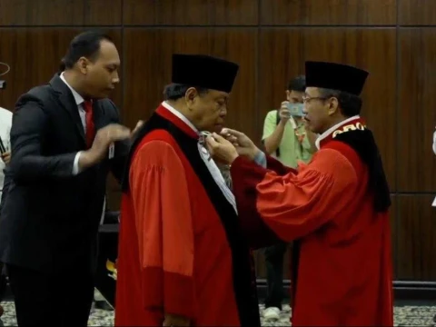 diwisuda-usai-bertugas-13-tahun,-arief-hidayat-dikenang-sebagai-hakim-konstitusi-yang-konsisten