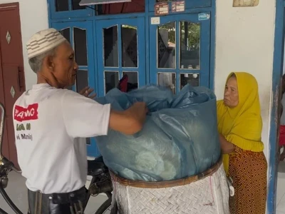 nabung-puluhan-tahun,-pedagang-kerupuk-keliling-asal-jombang-bakal-haji-di-2026
