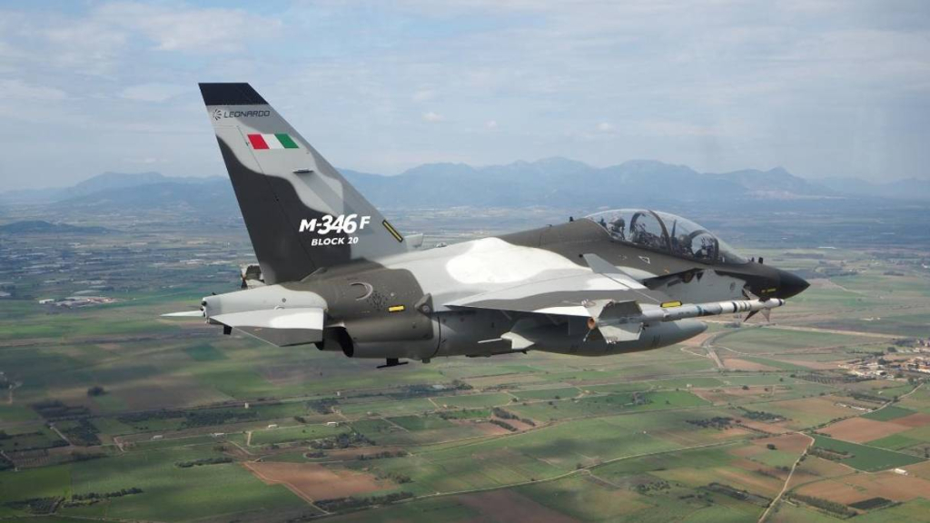 pengganti-hawk-109/209-yang-sudah-menua:-mengapa-leonardo-m-346-f-block-20-menarik-hati-indonesia?