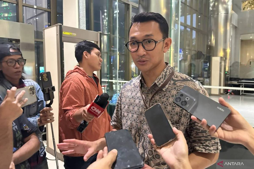 tangkap-mantan-direktur-p2-bea-cukai,-kpk-sita-uang-miliaran-rupiah-dan-emas-3-kg