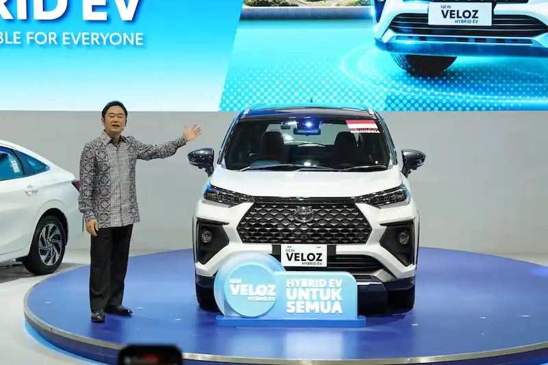 toyota-resmi-jual-veloz-hybrid-ev-lokal-di-iims-2026