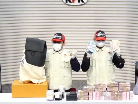 kpk-tetapkan-6-tersangka-korupsi-impor-barang-di-direktorat-jenderal-bea-cukai