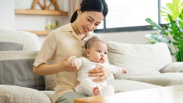 9-ide-stimulasi-bayi-duduk,-bisa-dilatih-mulai-usia-4-bulan