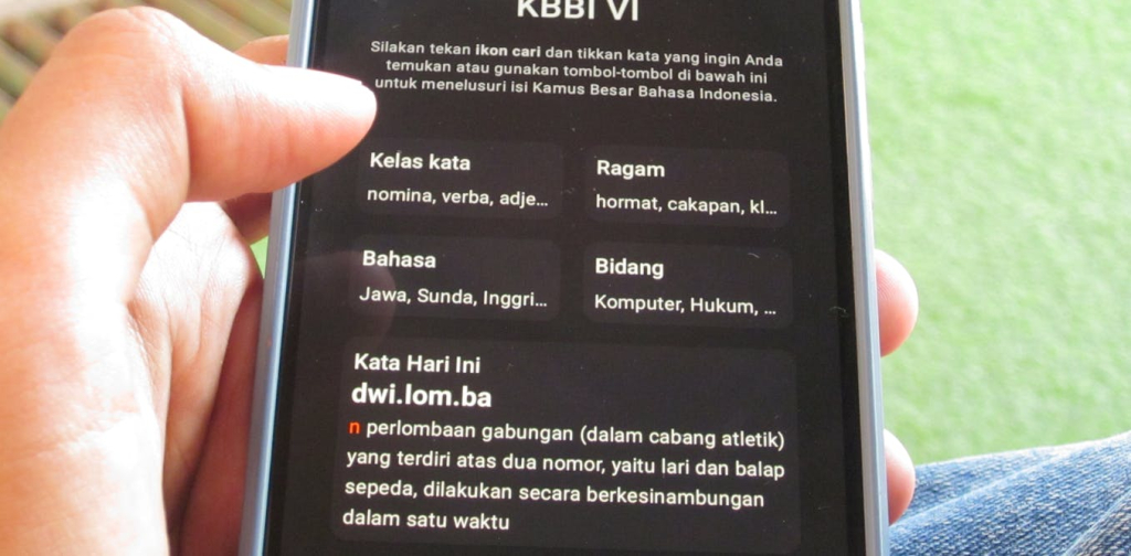 ‘kapitil’-resmi-masuk-kbbi:-dilema-ejaan-baku-vs-bahasa-sehari-hari