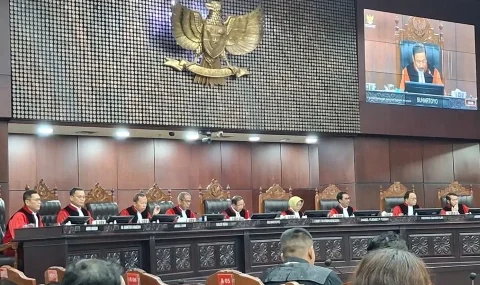 perwakilan-dpr-absen-di-sidang-perkara-peradilan-militer,-ketua-mk:-keterangannya-belum-siap
