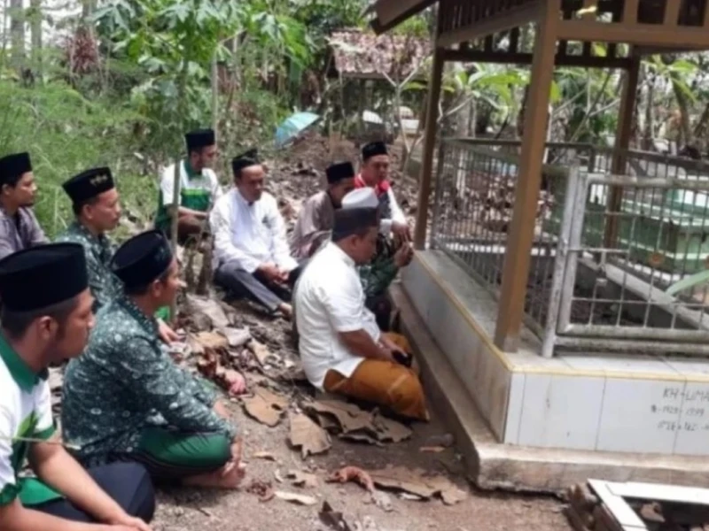 lestarikan-tradisi-ziarah-kubur-jelang-ramadhan,-ini-dalilnya