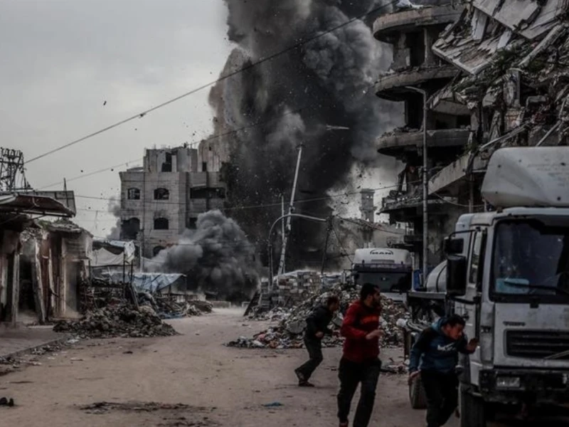 percuma-gencatan-senjata,-kendaraan-militer-israel-terus-menembaki-tenda-tenda-pengungsi-gaza