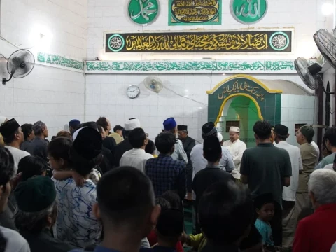 tradisi-arwah-jama’-di-kampung-bustaman-semarang,-merawat-doa-dan-ingatan-leluhur