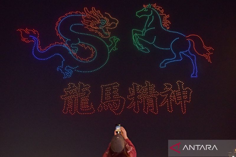 spektakuler!-ribuan-drone-hiasi-langit-hong-kong-saat-perayaan-imlek-2026