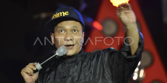 Bantah Isu Ayah Ressa Rossano, Iwa K: Gue Kena Oli Samping