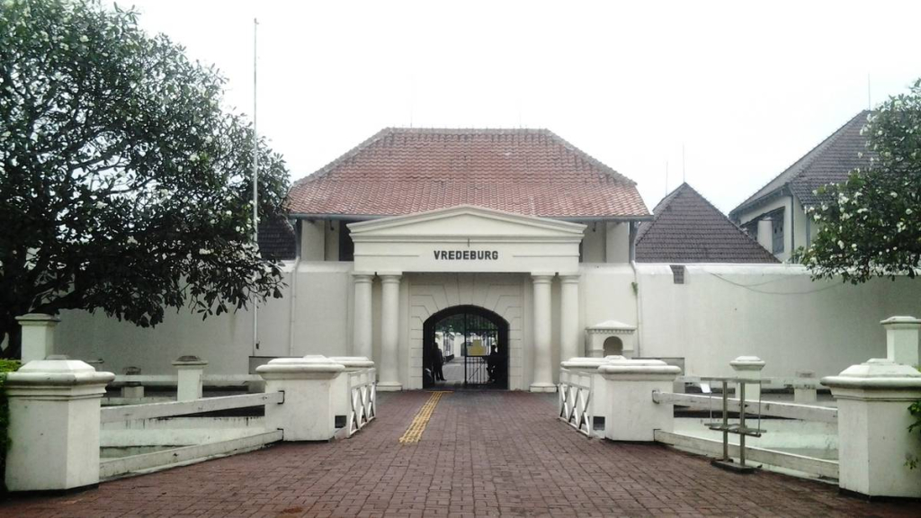 benteng-vredeburg:-transformasi-fungsi-markas-militer-kolonial-menjadi-museum-perjuangan-bangsa