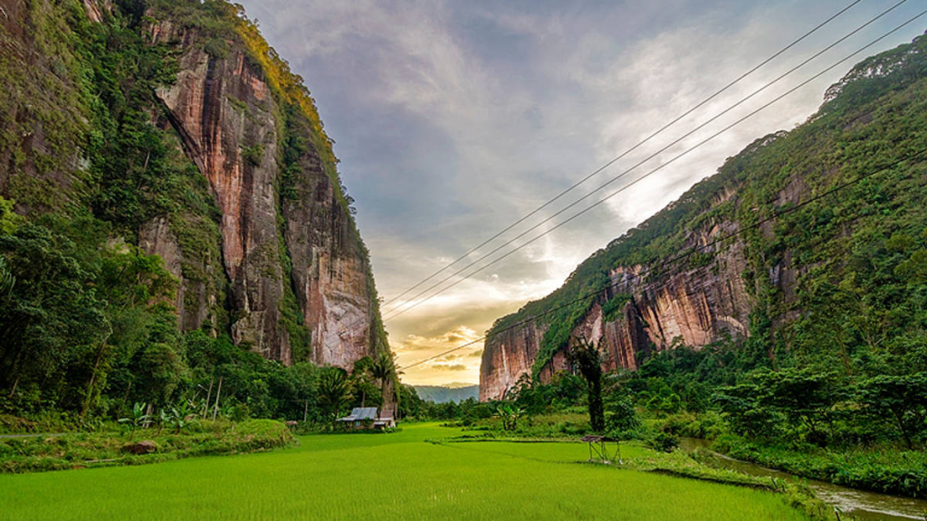 lembah-harau:-keunikan-bentang-alam-di-sumatra-barat-dalam-perspektif-pariwisata-geologis