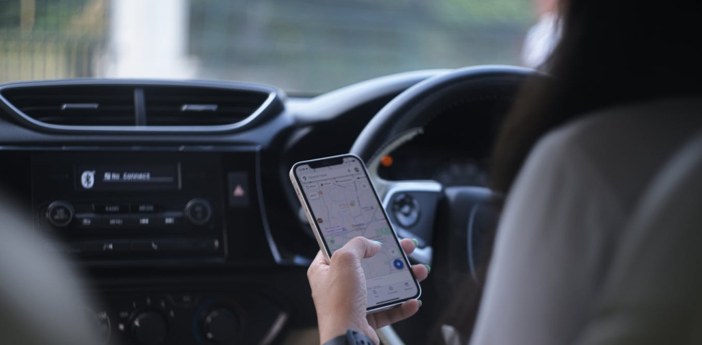 using-your-phone-while-driving-is-dangerous.-what-about-listening-to-music-or-eating?