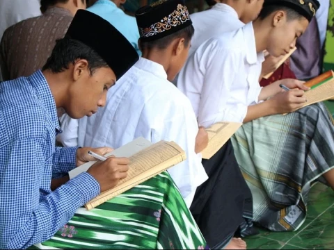 pemerintah-keluarkan-ketentuan-pembelajaran-ramadhan-di-pesantren-dan-penjadwalannya