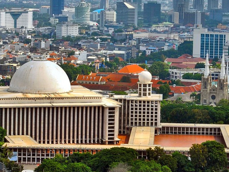masjid-istiqlal-siapkan-ribuan-porsi-takjil-dan-kursus-bahasa-gratis-selama-ramadan-1447-h