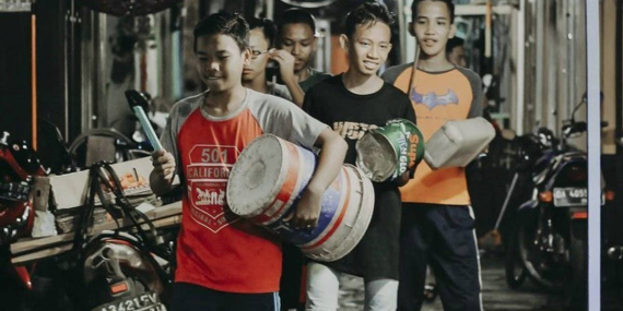 Mengenal Tradisi Koko’o: Semarak Warga Gorontalo Membangunkan Sahur dengan Ketuk Bambu