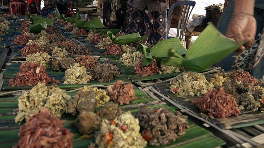 tradisi-megibung:-studi-tentang-kesetaraan-sosial-melalui-tata-cara-makan-masyarakat-bali