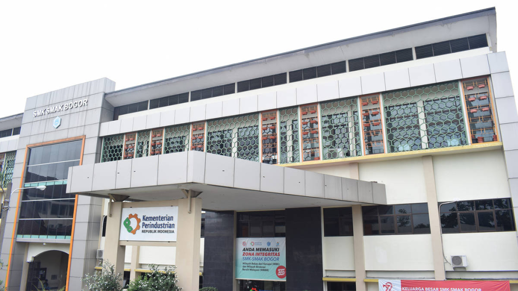 smakbo-bogor,-smk-rasa-kampus-negeri:-setara-d1-dan-dibina-kemenperin
