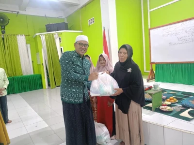 pcnu-pringsewu-luncurkan-safari-ramadhan-1447-h-dengan-pembagian-sembako-untuk-warga