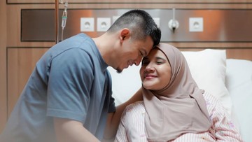 alami-kontraksi-terus-menerus,-zaskia-sungkar-ungkap-penyebab-melahirkan-prematur