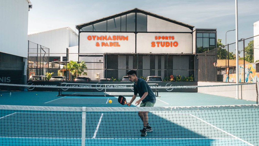 indonesia-dilanda-demam-padel,-apa-saja-dampak-positifnya?