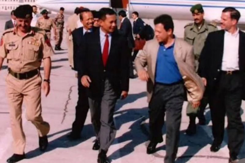 seskab-teddy-bagikan-momen-prabowo-dan-raja-abdullah-ii-masa-muda