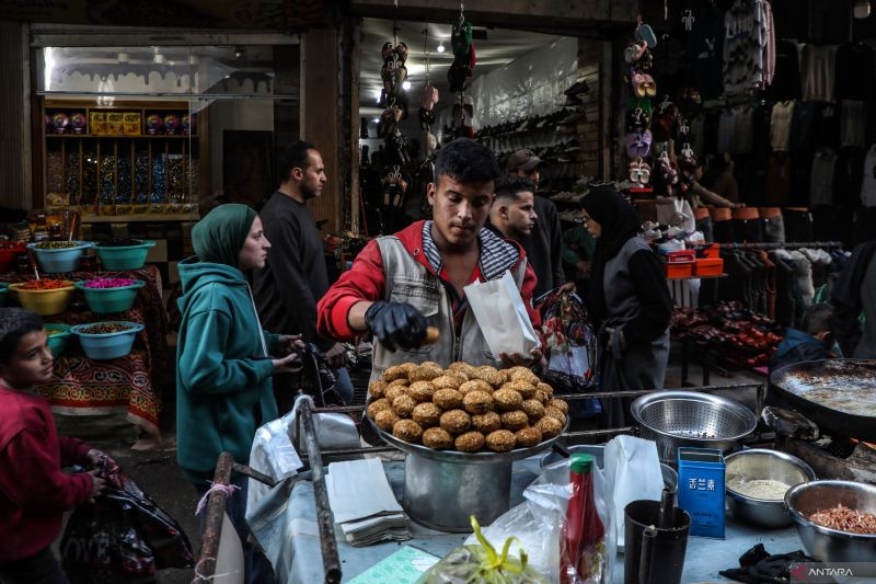 berburu-takjil-ramadhan-di-kota-gaza