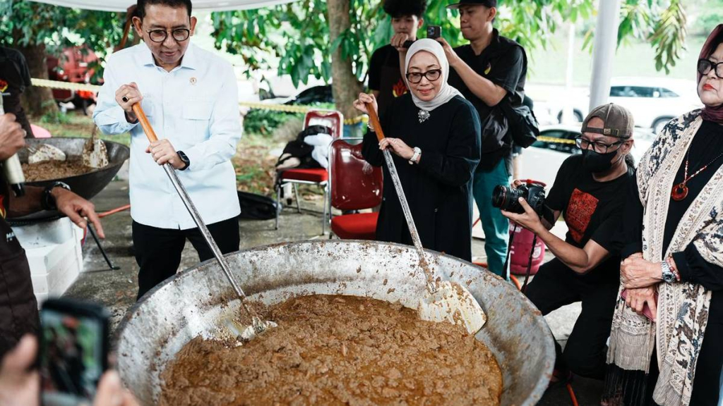 ramadhan-of-food-performative’:-distribusikan-17.000-paket-rendang-untuk-sumatera