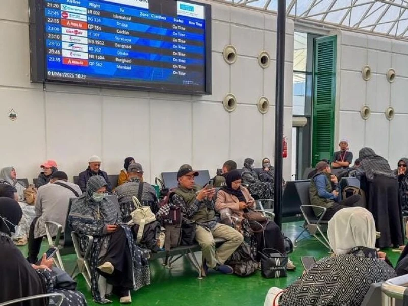 6.047-jemaah-umrah-tiba-di-tanah-air-usai-sempat-tertahan-dampak-konflik-as-israel-vs-iran