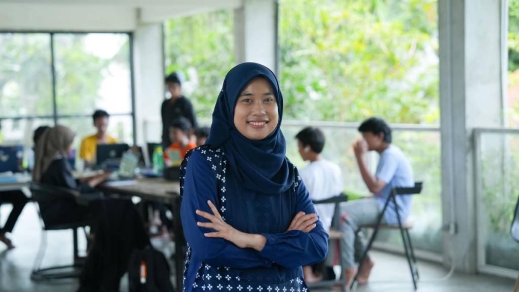 aishah-prastowo:-lulusan-oxford-jadi-guru-sma,-di-jogja-pula