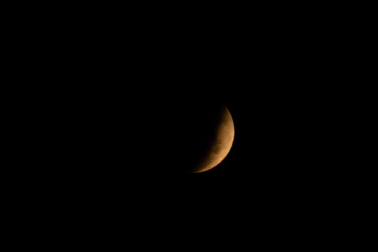 gerhana-bulan-total-tidak-ada-kaitan-dengan-mitos