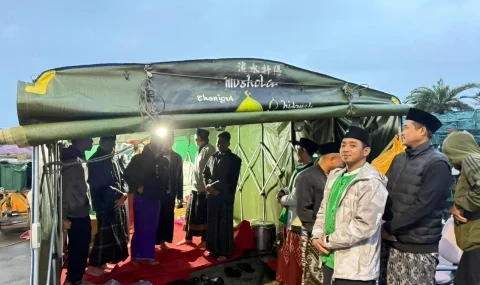 mushala-tenda-di-pelabuhan-taiwan,-tempat-ibadah-dan-silaturahim-para-abk