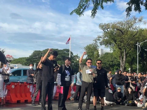 jelang-vonis,-delpedro-marhaen-dkk-tegaskan-suara-anak-muda-tak-boleh-dibungkam