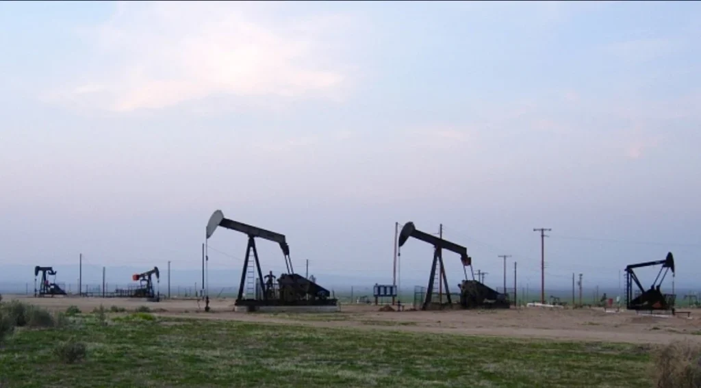 jalur-hormuz-terganggu,-minyak-as-jadi-buruan-kilang-dunia