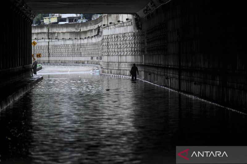 minggu-sore,-banjir-masih-rendam-115-rt-dan-16-jalan-jakarta