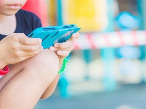 kebijakan-pembatasan-medsos-anak-oleh-komdigi-dinilai-perlu-pendampingan-literasi-digital