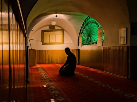 sejumlah-dalil-anjuran-itikaf-di-10-hari-terakhir-ramadhan