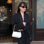 dakota-johnson-melakukan-debut-calvin-klein-dalam-kampanye-steamy-spring-2026