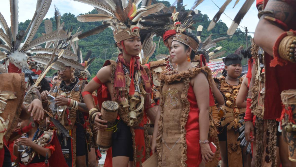 kaharingan:-agama-asli-dayak-yang-terdesak-kebijakan-negara