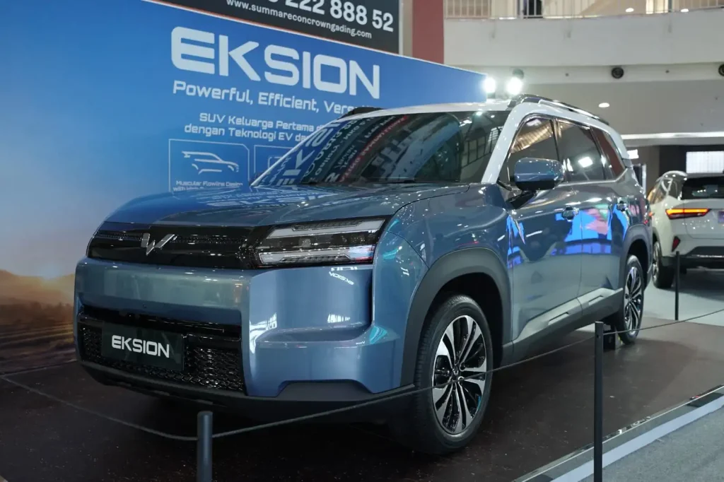 wuling-pamerkan-mobil-ev-hingga-hybrid-di-mall-jakarta