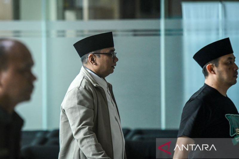 yaqut-cholil-qoumas-penuhi-panggilan,-kpk-langsung-periksa