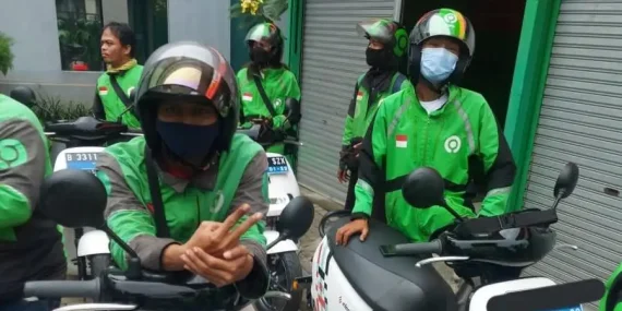 harga-minyak-dunia-melonjak,-motor-listrik-jadi-penyelamat-biaya-driver-ojol