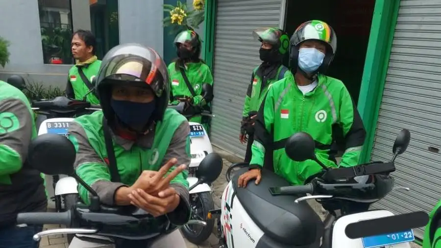 harga-minyak-dunia-melonjak,-motor-listrik-jadi-penyelamat-biaya-driver-ojol