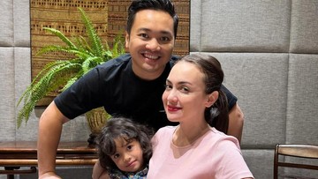 rianti-cartwright-kenang-sempat-pasrah-tak-kunjung-hamil-namun-tersadar-saat-suami-kena-musibah