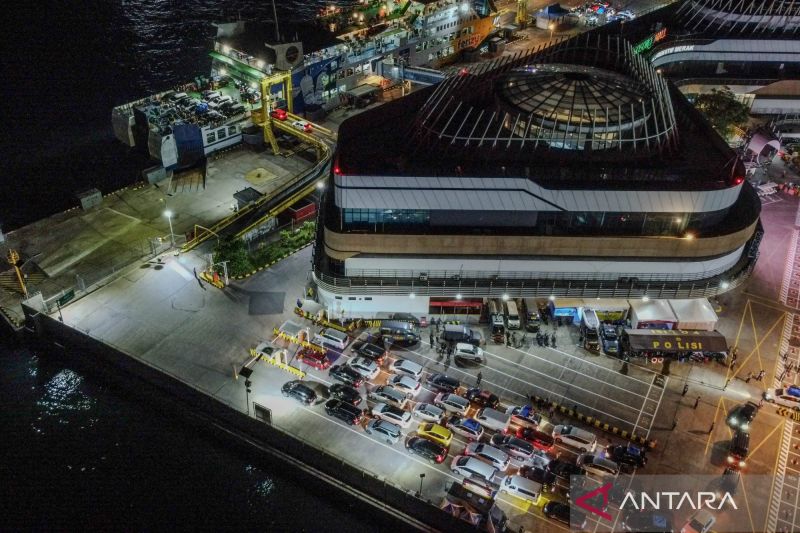 asdp:-pemudik-jawa-ke-sumatera-mulai-bergerak-sejak-h-8-lebaran