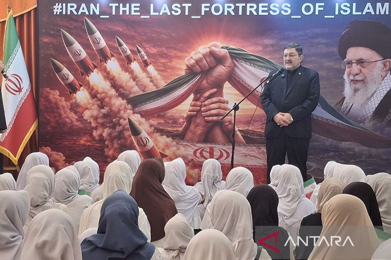 kedubes-iran-santuni-200-siswi-ri,-kenang-syahidnya-175-siswi-iran