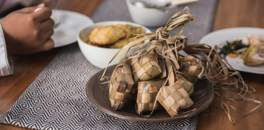 mengapa-banyak-orang-merasa-harus-‘tampil-sukses’-saat-lebaran?