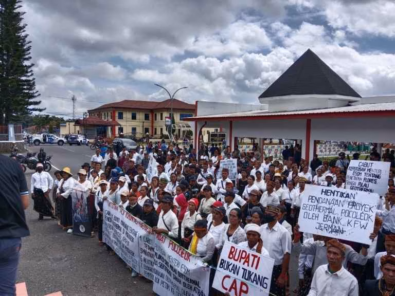 merdeka-tanpa-geothermal,-masyarakat-poco-leok-menang-di-ptun-kupang