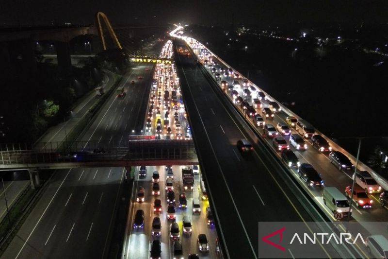 rekayasa-lalin-tol-jakarta-cikampek-dilanjutkan-memasuki-puncak-mudik